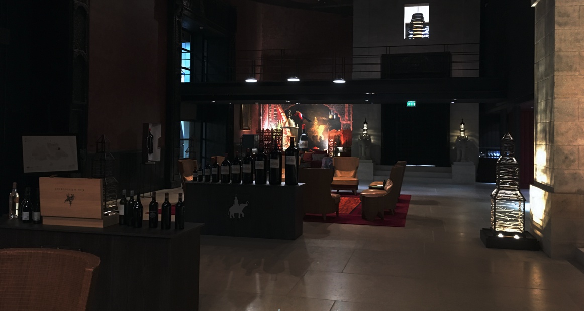 Uvnitř si připadáte jako v recepci luxusního hotelu v Bangkoku